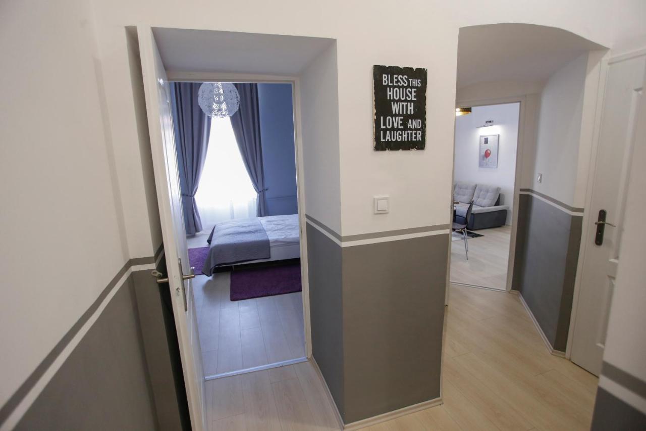 Urania Apartmanhaz Eger Exteriör bild