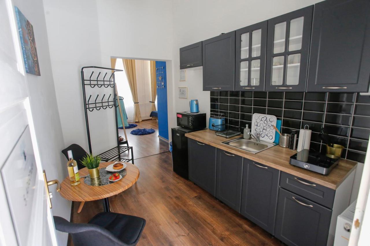 Urania Apartmanhaz Eger Exteriör bild