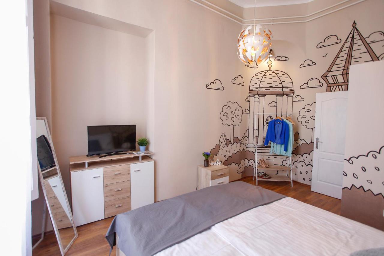 Urania Apartmanhaz Eger Exteriör bild