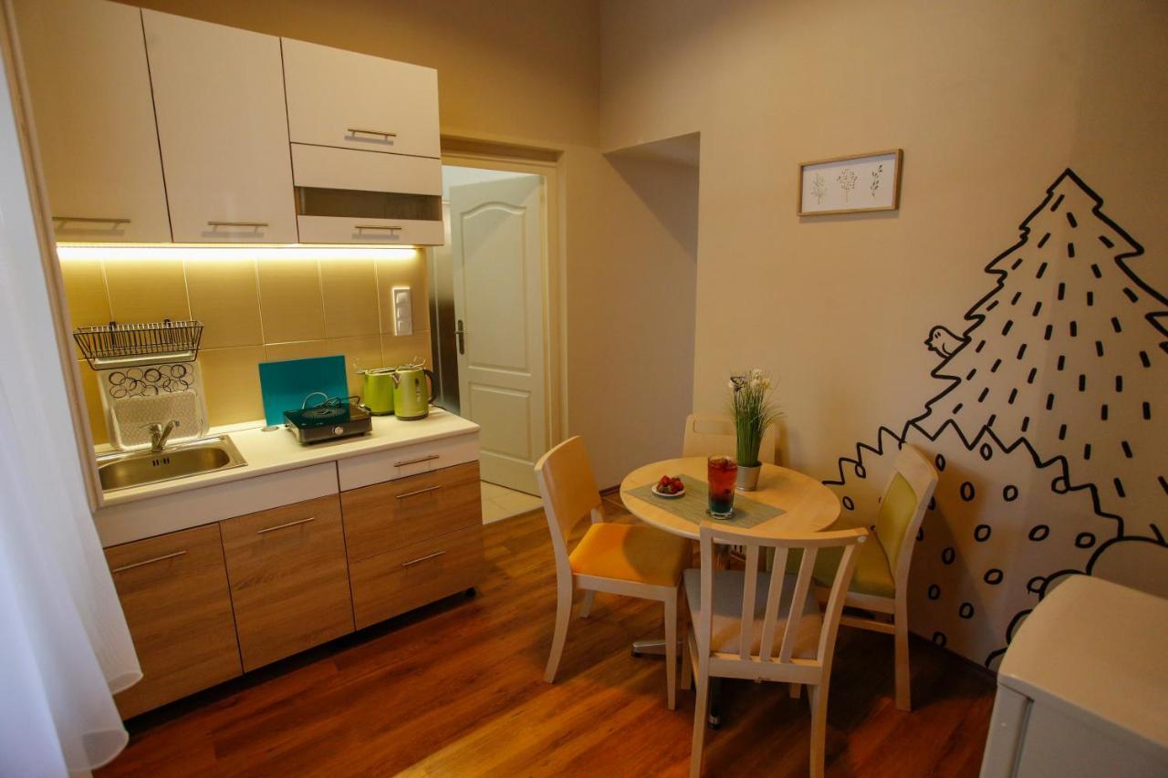 Urania Apartmanhaz Eger Exteriör bild
