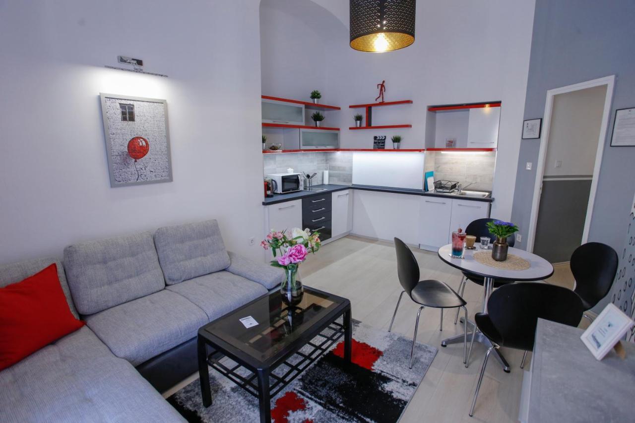 Urania Apartmanhaz Eger Exteriör bild